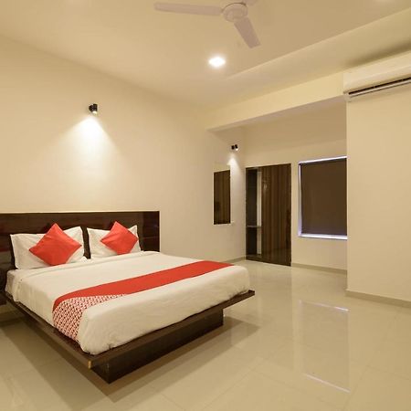 Oyo 22964 Kundan Lawns Hotel Shirdi Bagian luar foto