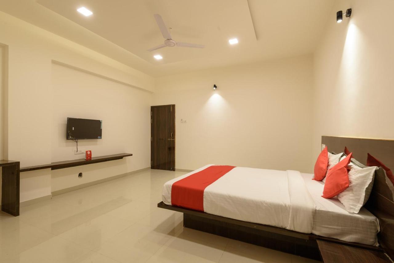 Oyo 22964 Kundan Lawns Hotel Shirdi Bagian luar foto