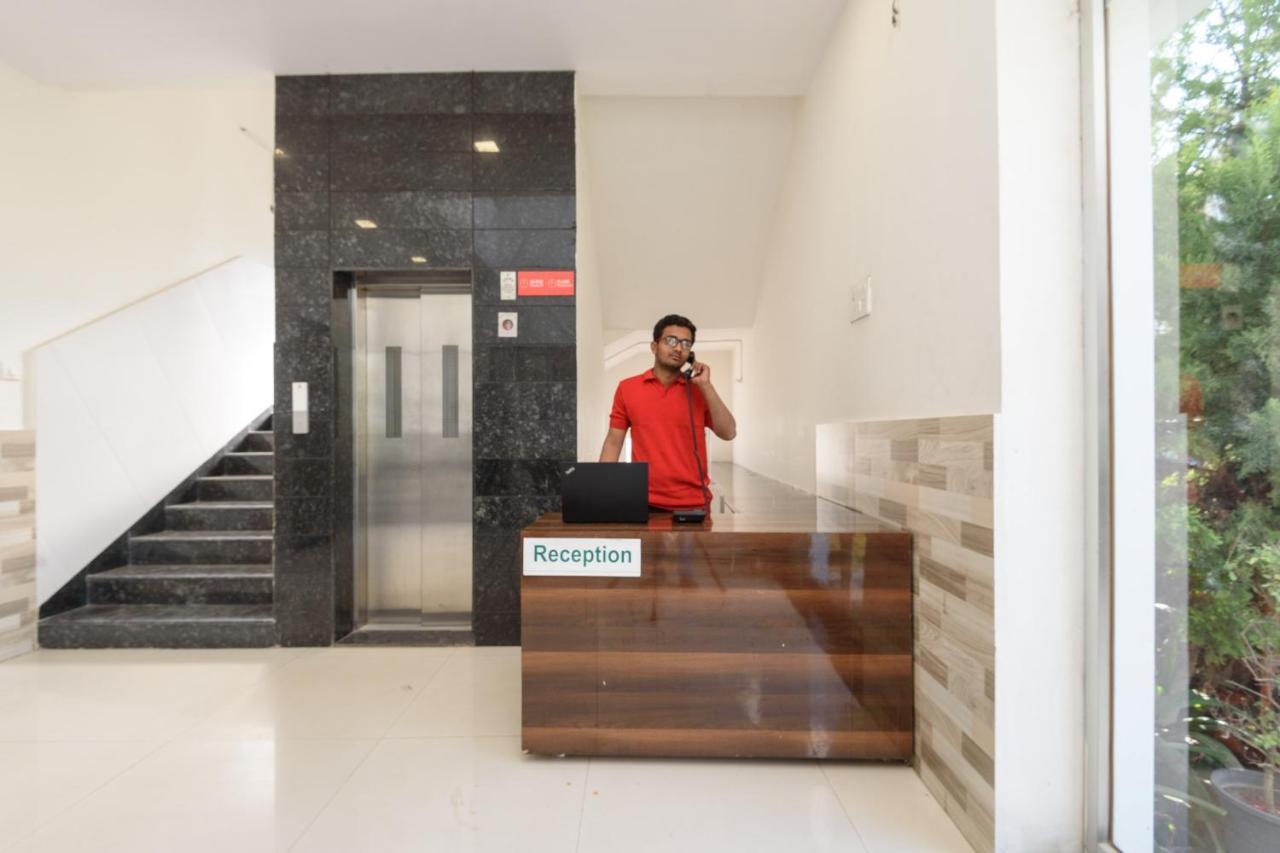 Oyo 22964 Kundan Lawns Hotel Shirdi Bagian luar foto