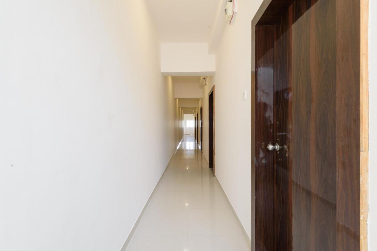 Oyo 22964 Kundan Lawns Hotel Shirdi Bagian luar foto