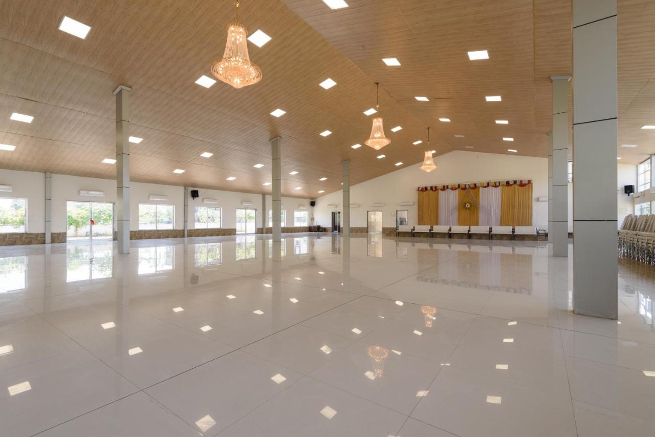 Oyo 22964 Kundan Lawns Hotel Shirdi Bagian luar foto