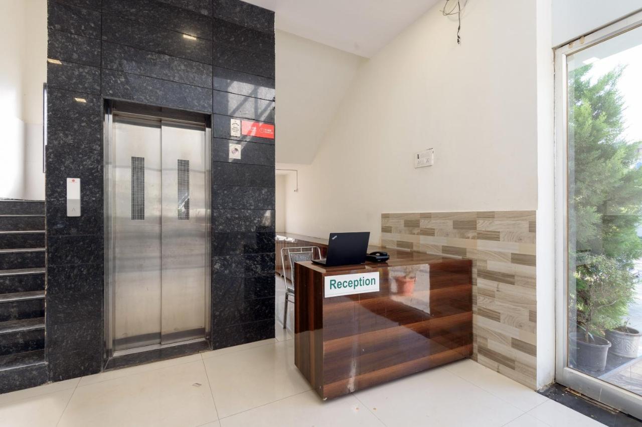 Oyo 22964 Kundan Lawns Hotel Shirdi Bagian luar foto