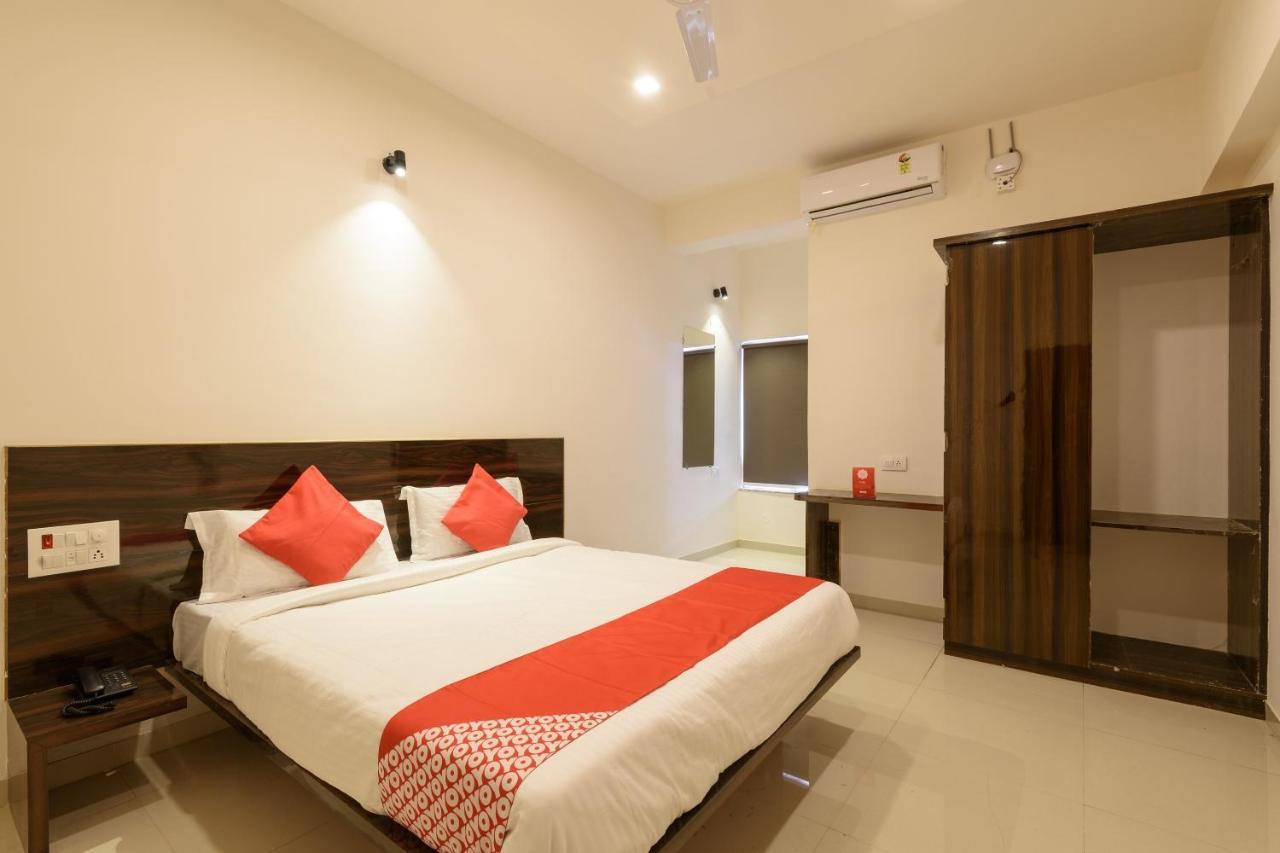 Oyo 22964 Kundan Lawns Hotel Shirdi Bagian luar foto