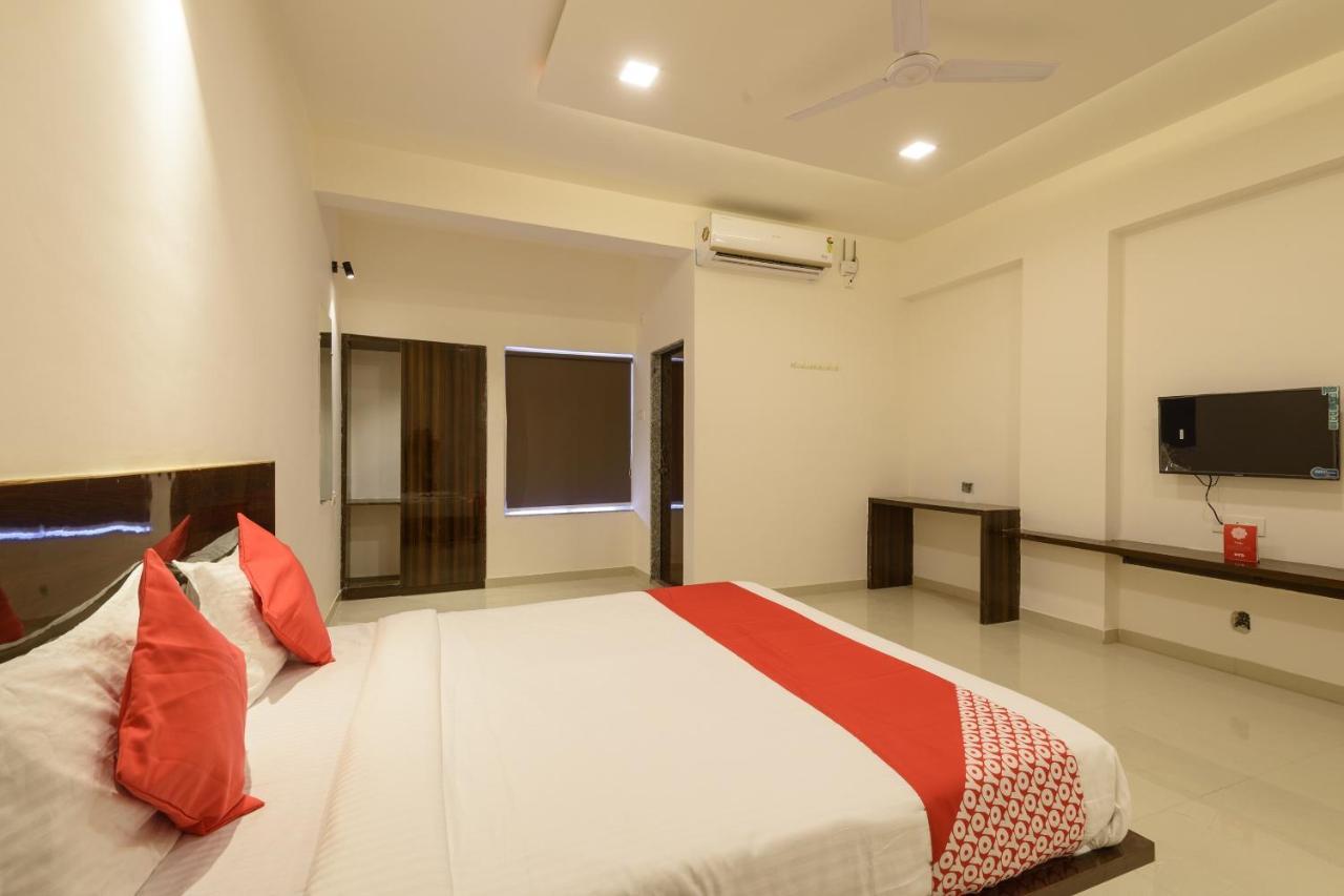 Oyo 22964 Kundan Lawns Hotel Shirdi Bagian luar foto
