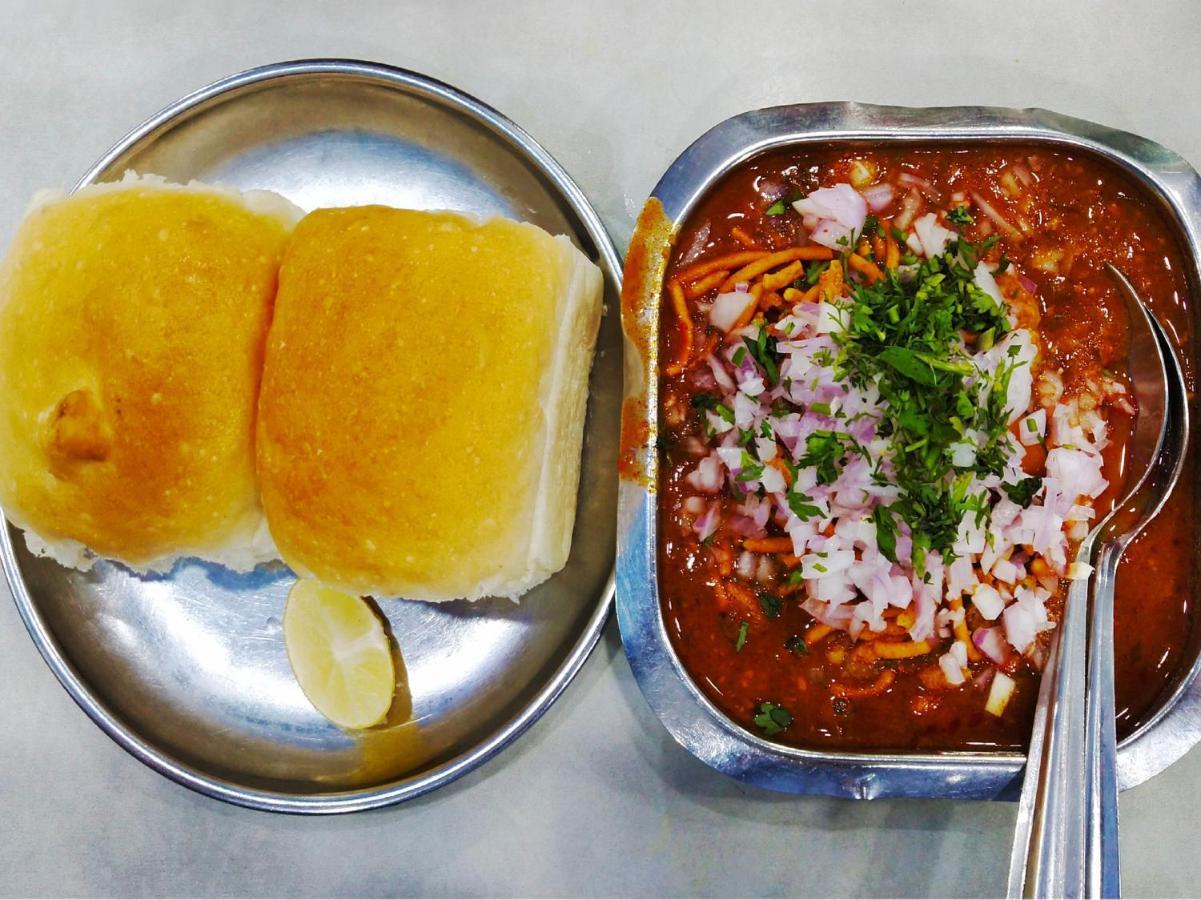 Oyo 22964 Kundan Lawns Hotel Shirdi Bagian luar foto